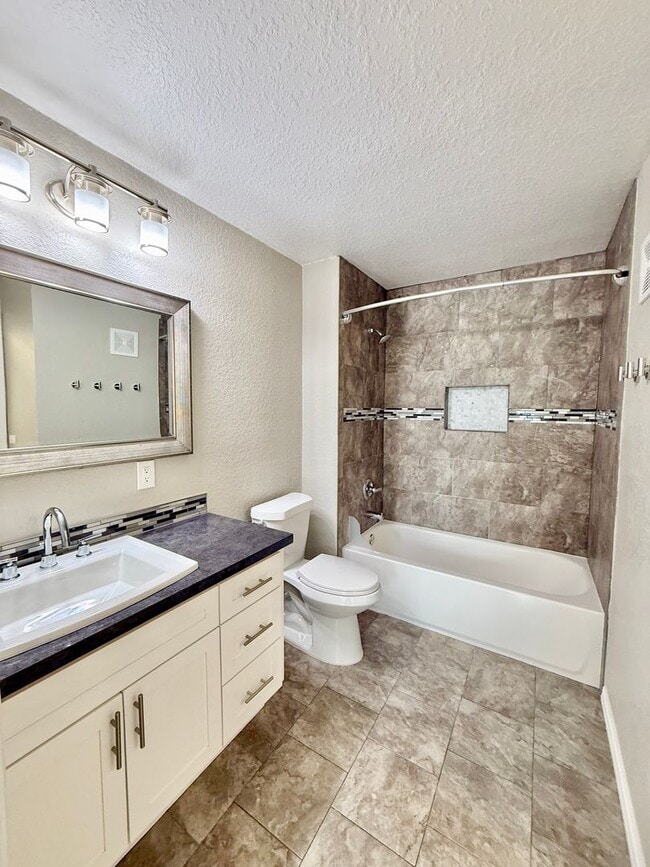 Building Photo - Immaculately updated 3/2.5 Three-Story Maitland Condo in Visconti!