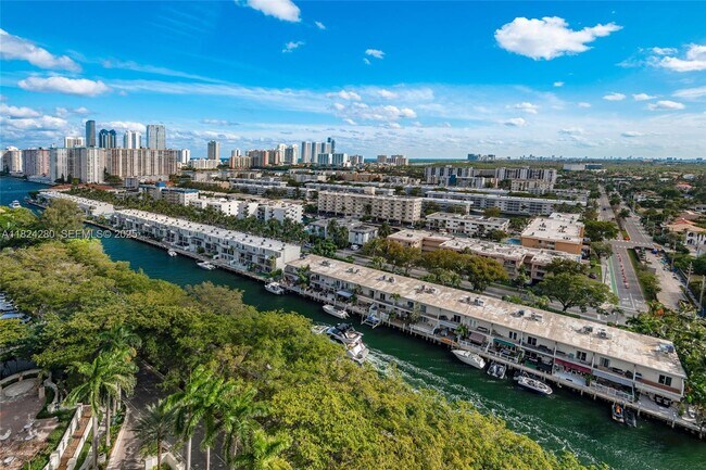 Building Photo - 2000 Island Blvd