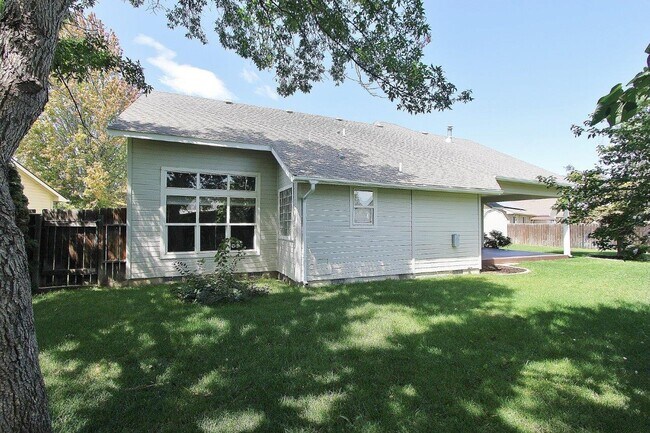 Building Photo - 2610 N Shoveler Way