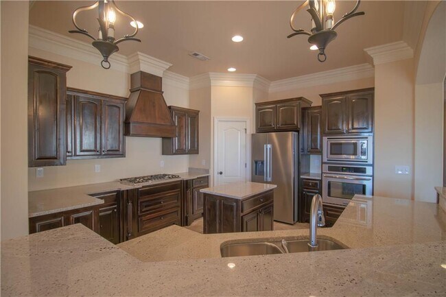 Building Photo - 5503 SW Lavender Ln