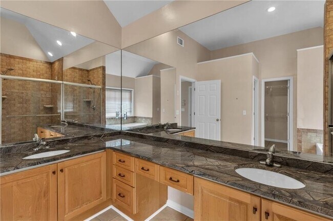 Building Photo - 915 Chipley Ct NE