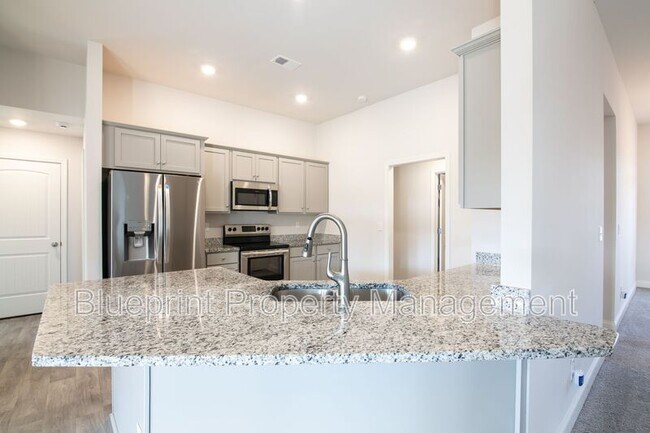 Building Photo - 281 Union Dr