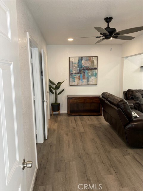 Building Photo - 723 N Quince Ave