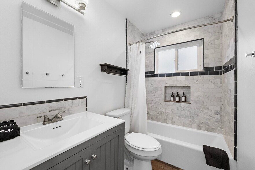 Building Photo - 1581 Baker St