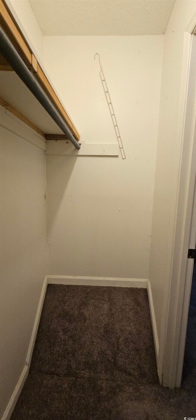 Building Photo - 1711 Fawn Vista Dr N