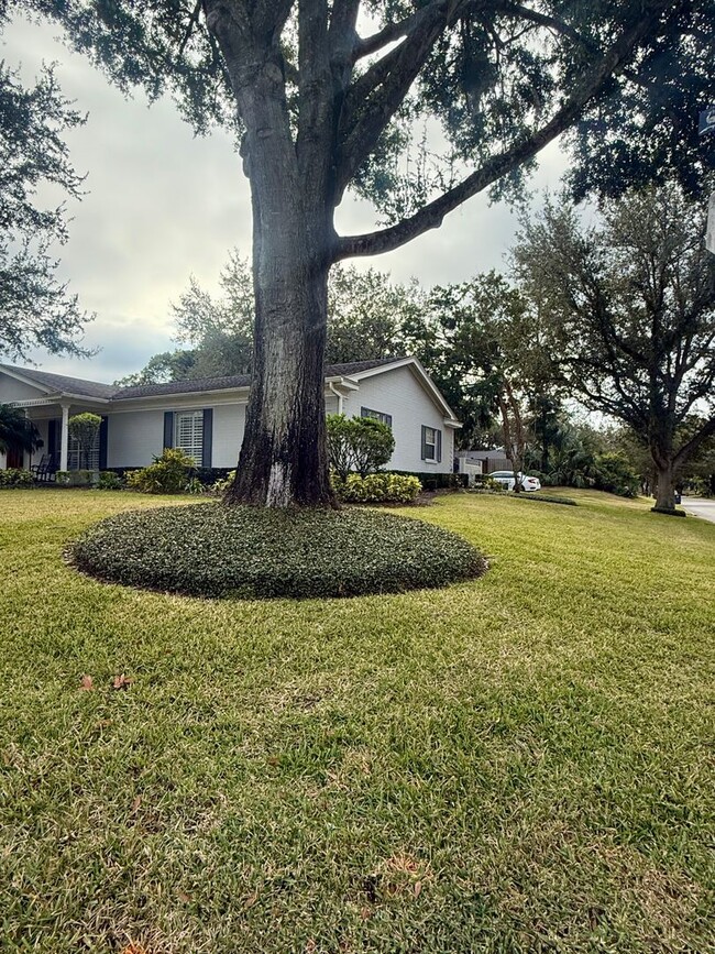 Building Photo - Beautifully Renovated 3-Bedroom Home in Wi...