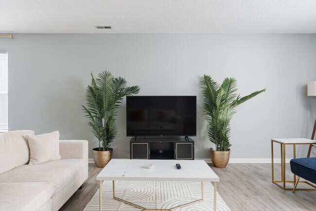 Building Photo - 2155 Shadowbrook Dr