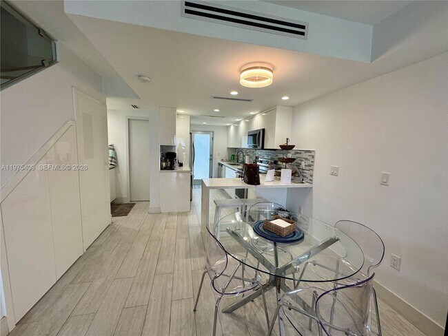 Building Photo - 881 Ocean Dr