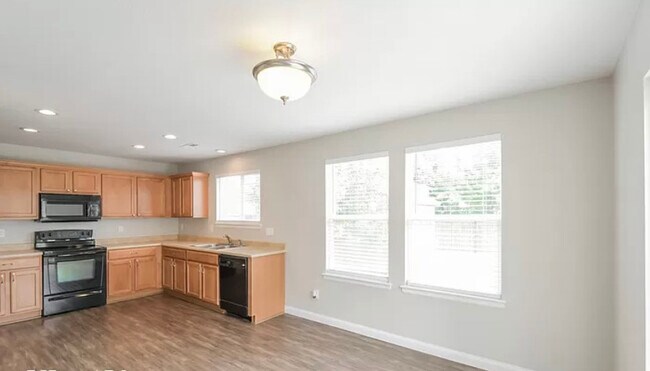 Building Photo - 892 Willow Dr