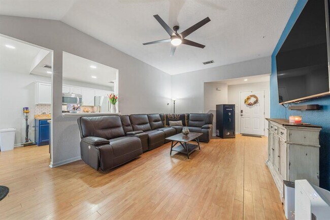 Building Photo - 301 Zebra Dr