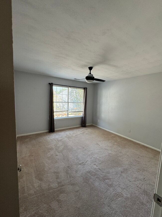 Building Photo - 1449 Berkshire Dr