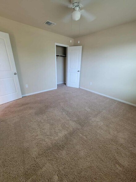 Building Photo - 213 Camellia Dr