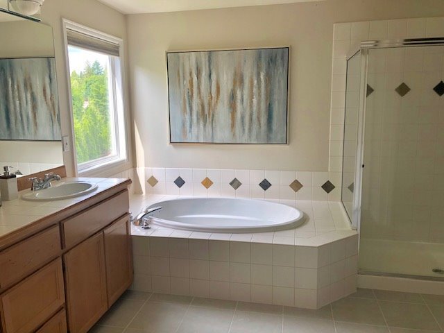 Building Photo - Beautiful Peaceful Timberline Home
