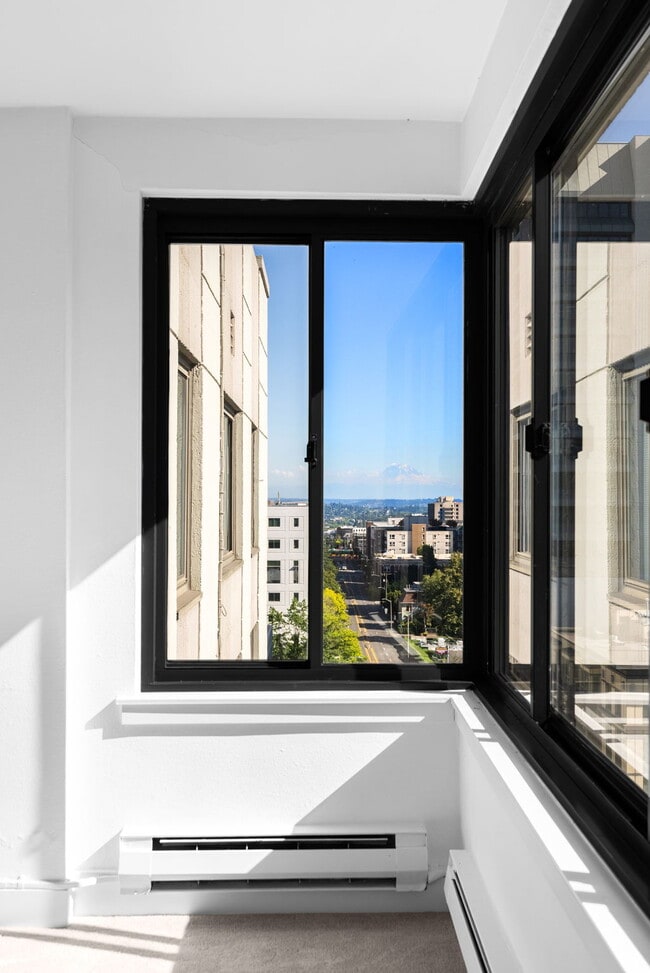 Building Photo - 1105 Spring St