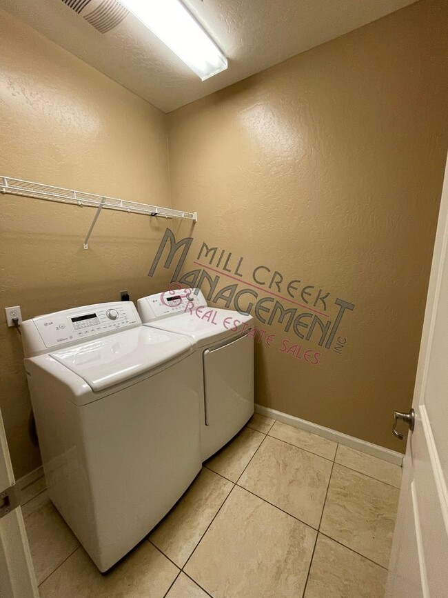Building Photo - $500 OFF FIRST MONTHS RENT