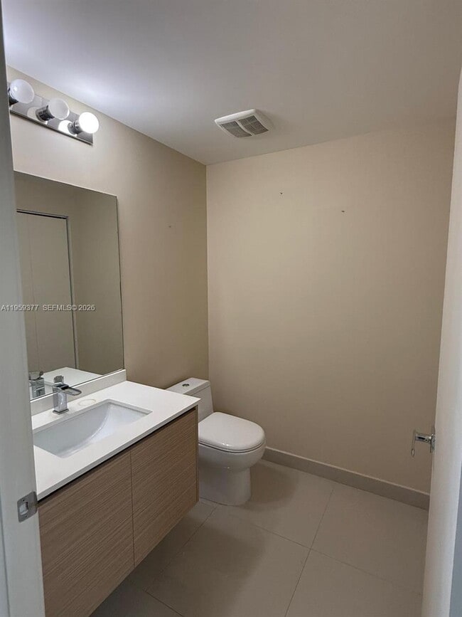 Building Photo - 600 NE 27th St