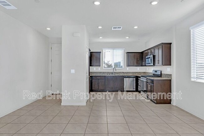 Building Photo - 393 Sullivan Dr