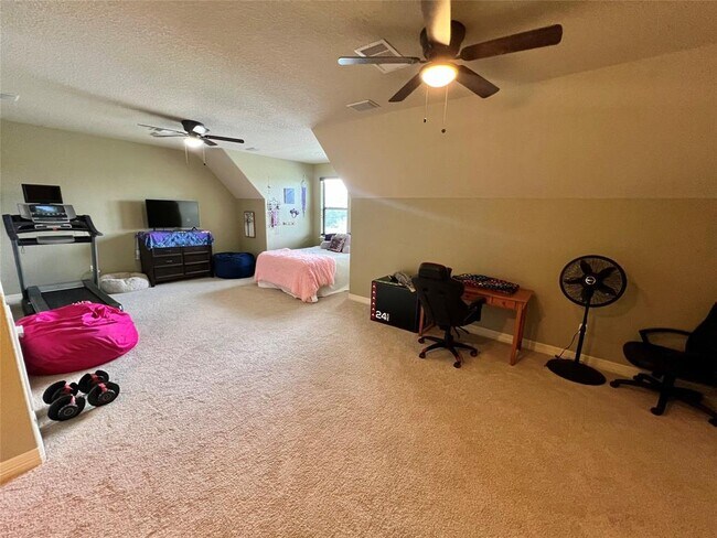 Building Photo - 1017 Southern Oaks Dr