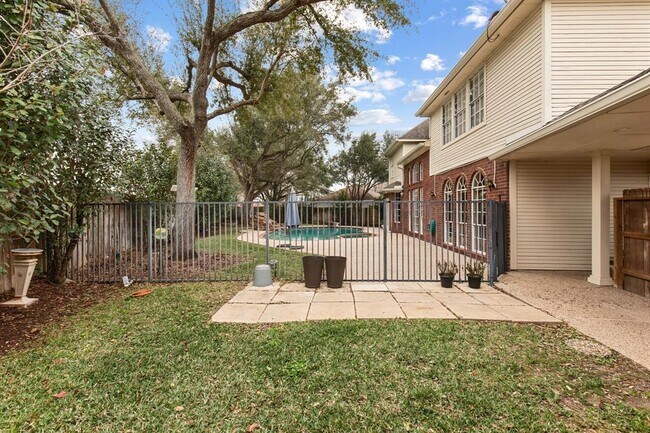 Building Photo - 4214 Caroline Ct