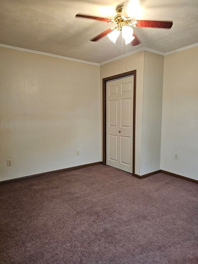 Building Photo - Cozy County Living