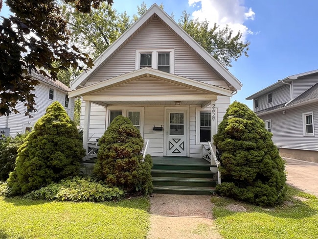 Primary Photo - 2629 E Johnson St