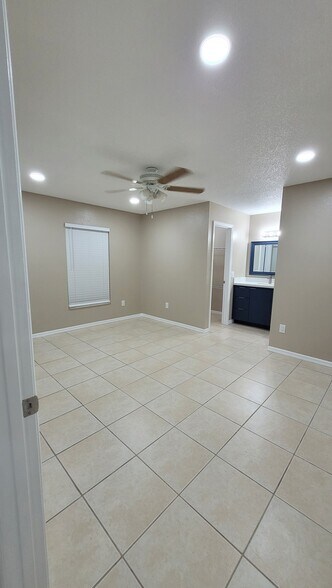 Building Photo - 4021 Catalina Dr