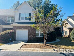 Building Photo - Wow! Check out this charming 3 bedroom 2.5...