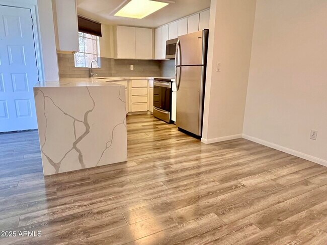 Building Photo - 4850 E Desert Cove Ave