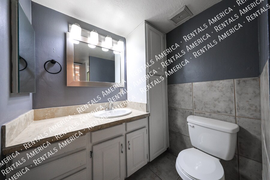 Building Photo - 3636 N 70th St