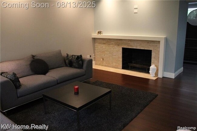 Building Photo - 1327 Lone Pine Rd