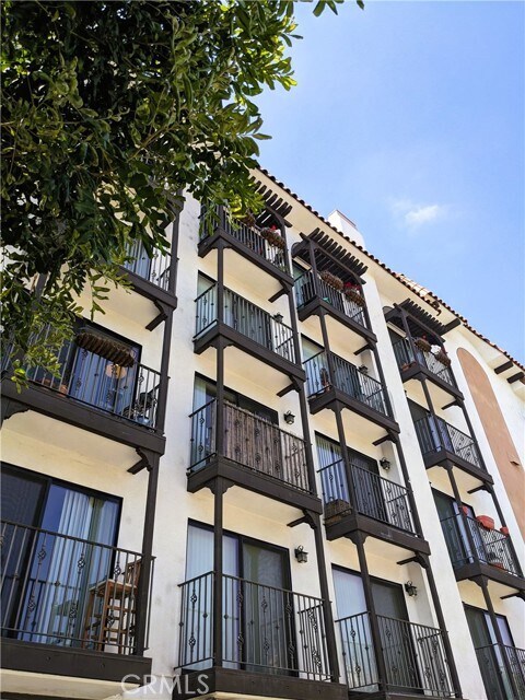 Building Photo - 11162 Camarillo St
