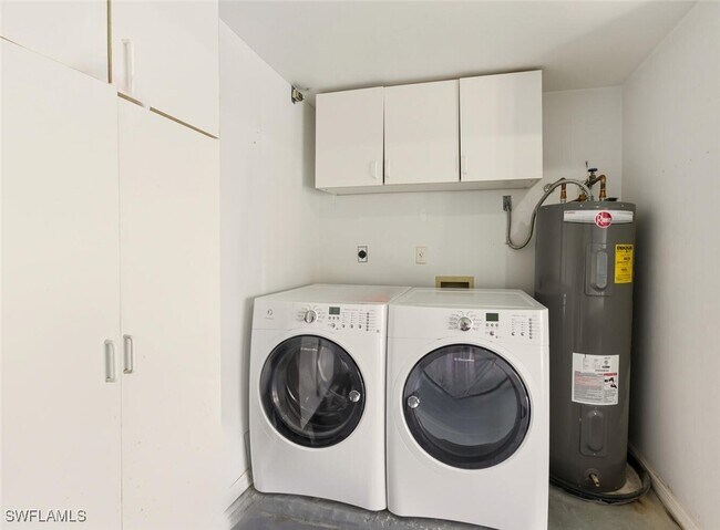 Building Photo - 636 Windsor Sq