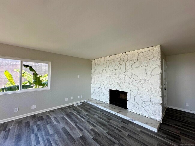 Building Photo - 6920 Country Club Dr