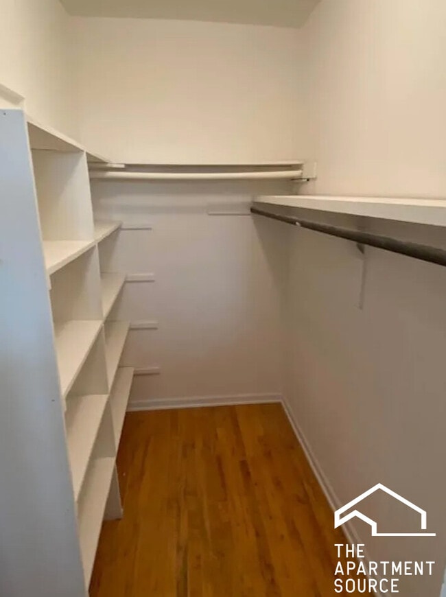 Building Photo - 1555 N Mohawk St