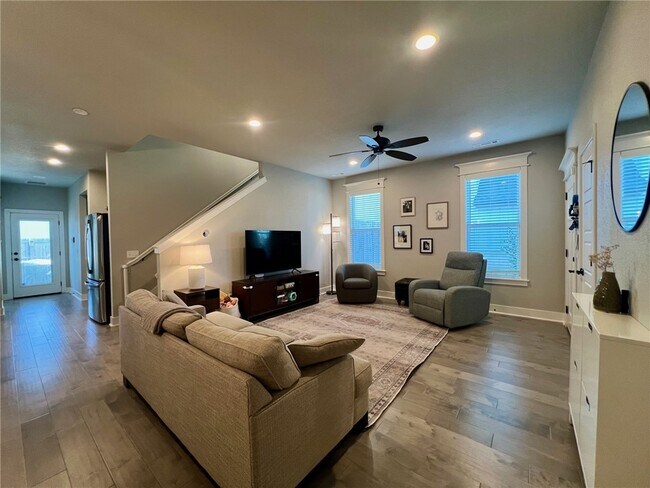 Building Photo - 1720 W Broadway Pl