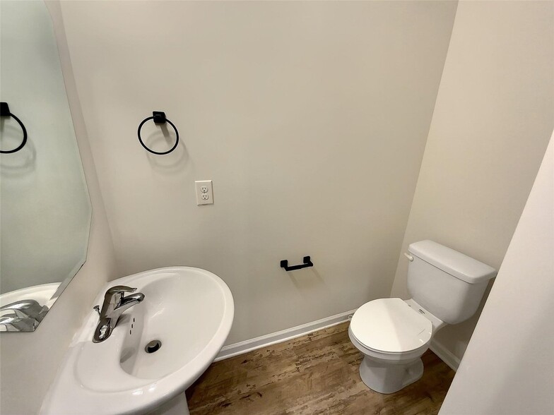 Building Photo - 11052 Chalkbark Ln