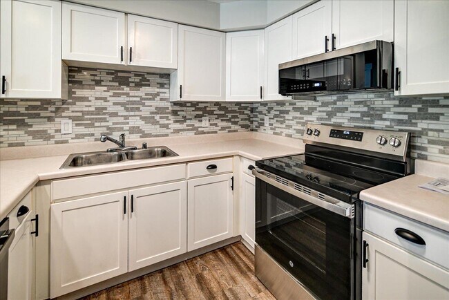 Building Photo - 201 Kearney Way