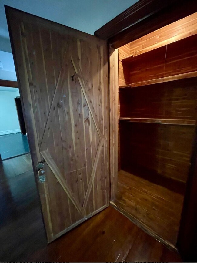 Building Photo - THREE 2 BEDROOM APARTMENTS IN THIS BUILDIN...