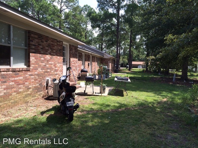 Building Photo - 2 br, 1 bath Apartment - 001 Southern Cove