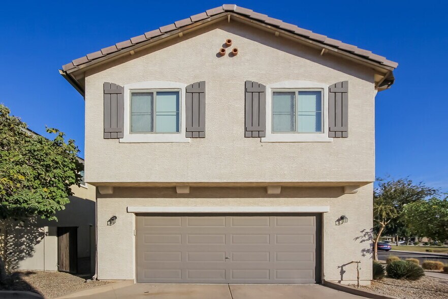 Building Photo - 912 E Brooke Pl