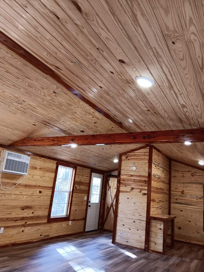 Building Photo - 10827 MS-15