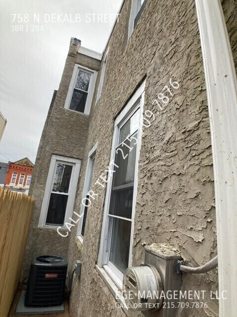 Building Photo - 758 N Dekalb St