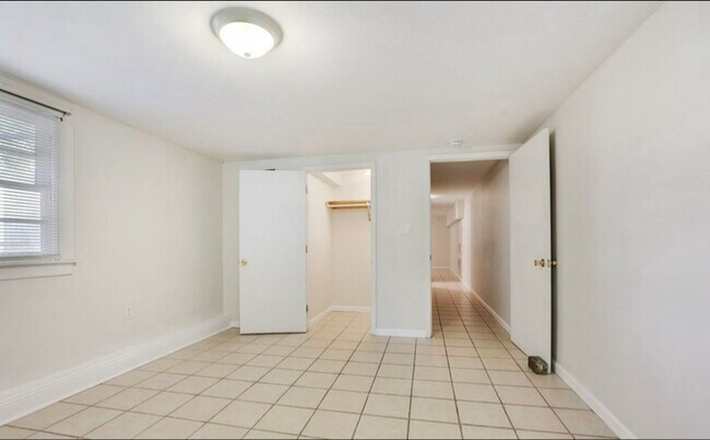 Building Photo - 2822 O'Reilly St