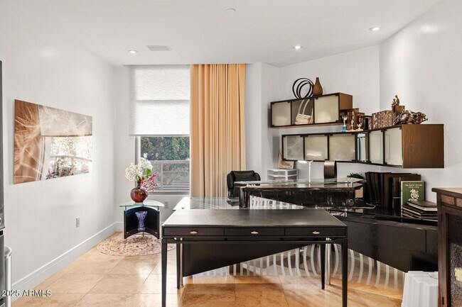 Building Photo - 2402 E Esplanade Ln