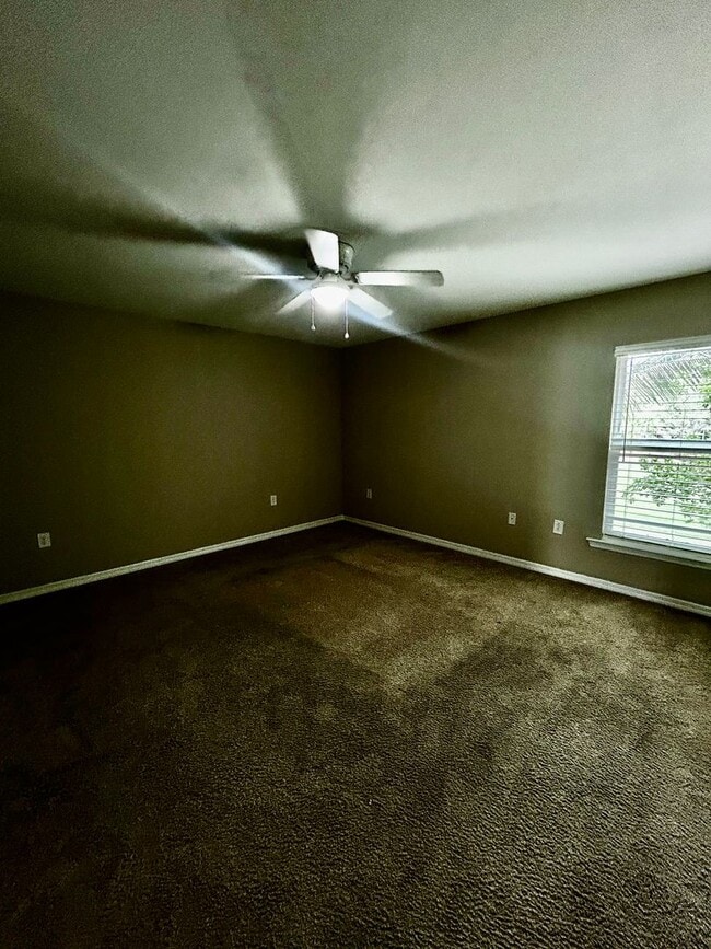 Building Photo - Beautiful 3-Bedroom 2.5 Bath Single-Family Home in Hammock Cove