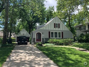 Building Photo - Beautiful 3 bedroom in Hyde Park neighborhood