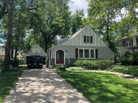 Building Photo - Beautiful 3 bedroom in Hyde Park neighborhood