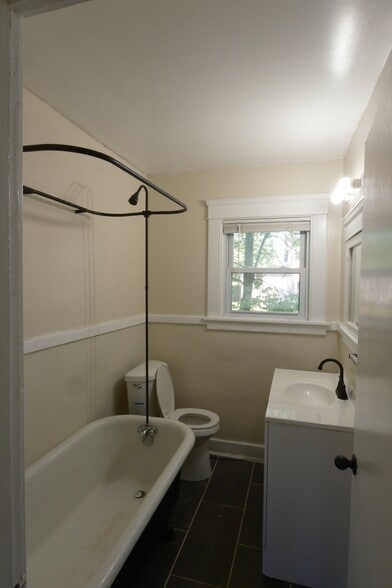 Building Photo - 840-840 Woodbine Ave SE