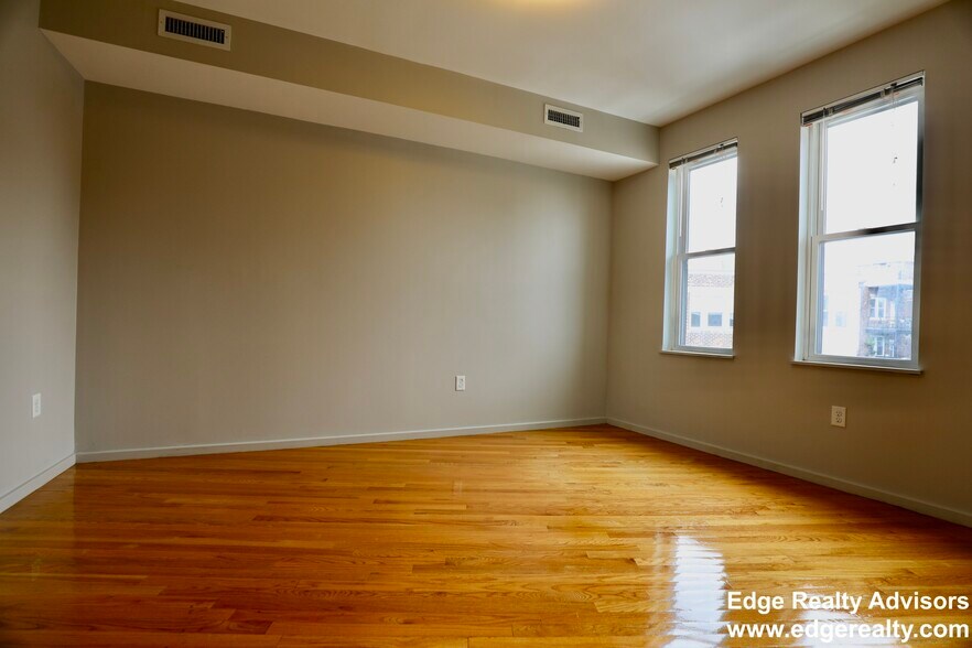 Building Photo - 24 Greylock Rd