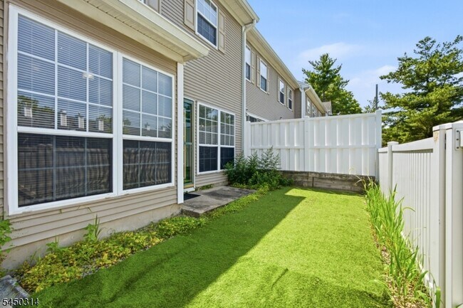 Building Photo - 9 Balboa Ln